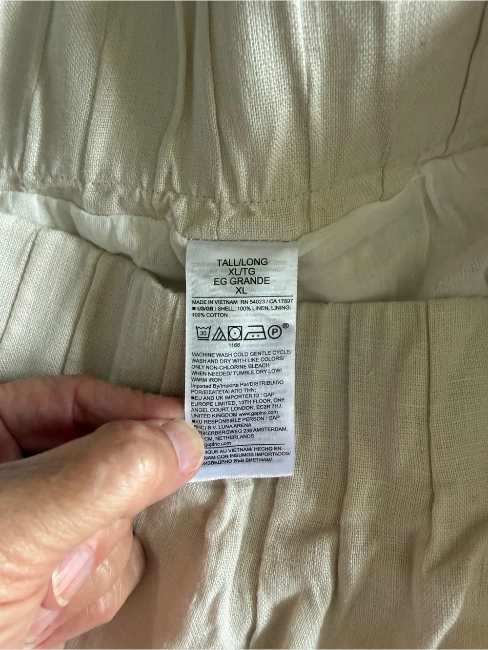 Banana Republic Women’s Cream Linen-Blend Flat Front Capri